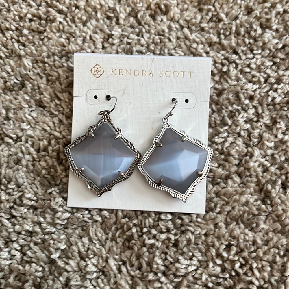 Brand new Kendra Scott earrings